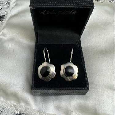 STERLING SILVER BLACK ONYX FLOWER VINTAGE EARRINGS - image 1