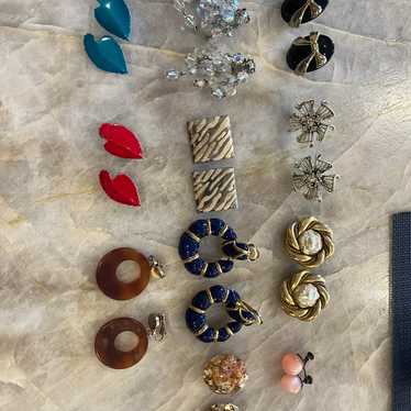 costume jewelry Lot earrings - image 1