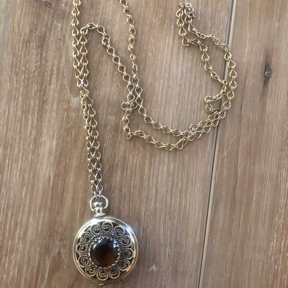 Vintage 1975 Avon Victorian Locket - image 1