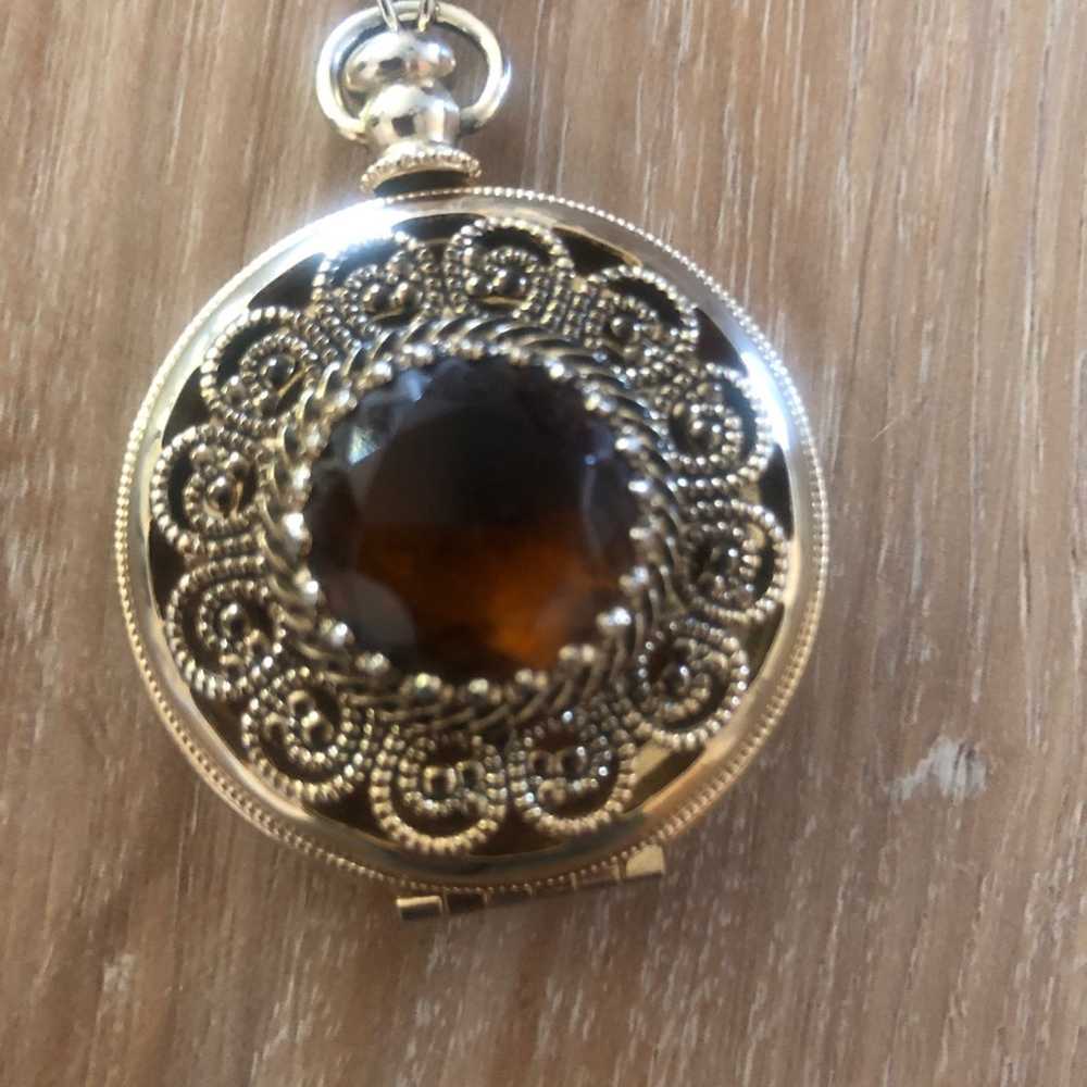 Vintage 1975 Avon Victorian Locket - image 2