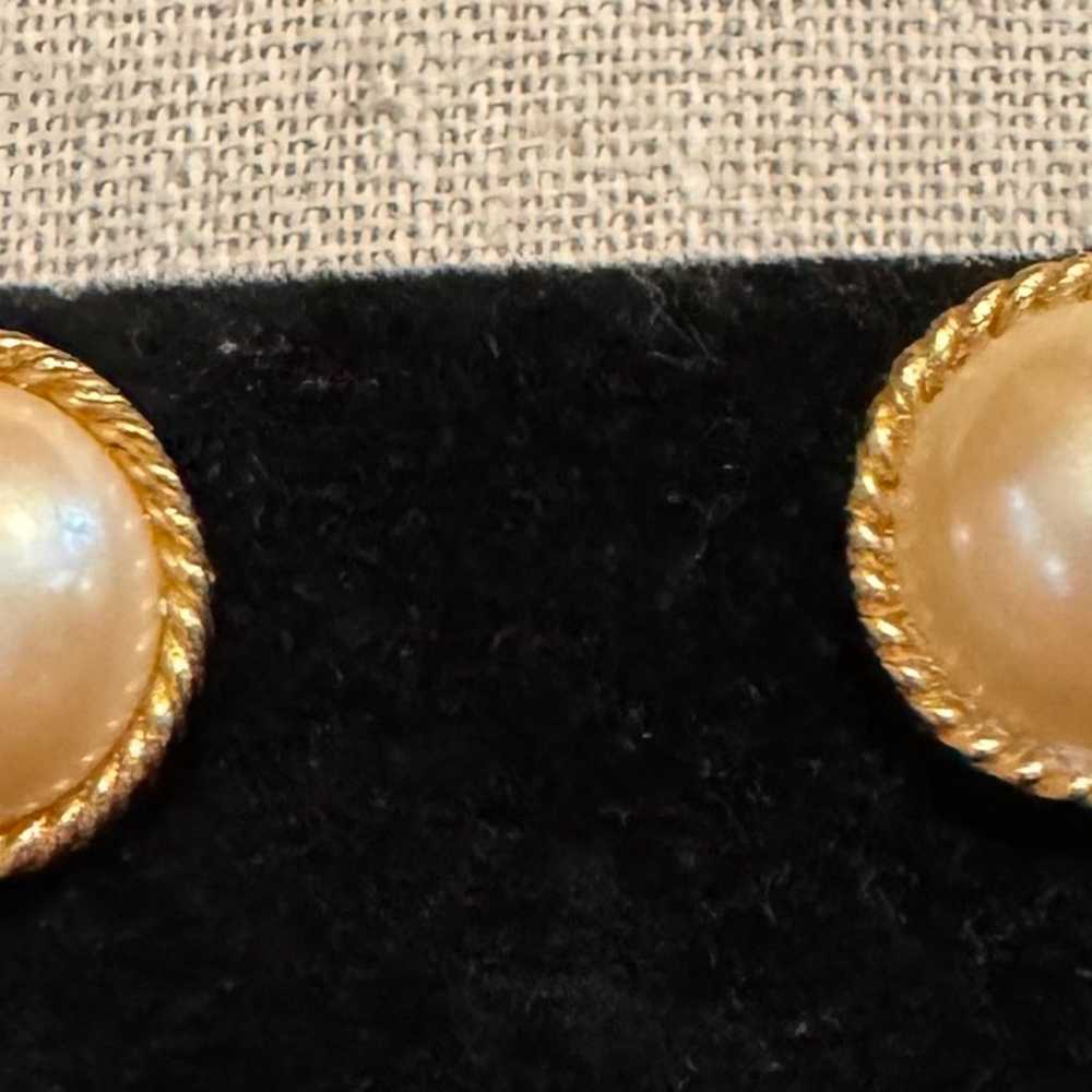 Vintage Pearl Round Earrings - image 1