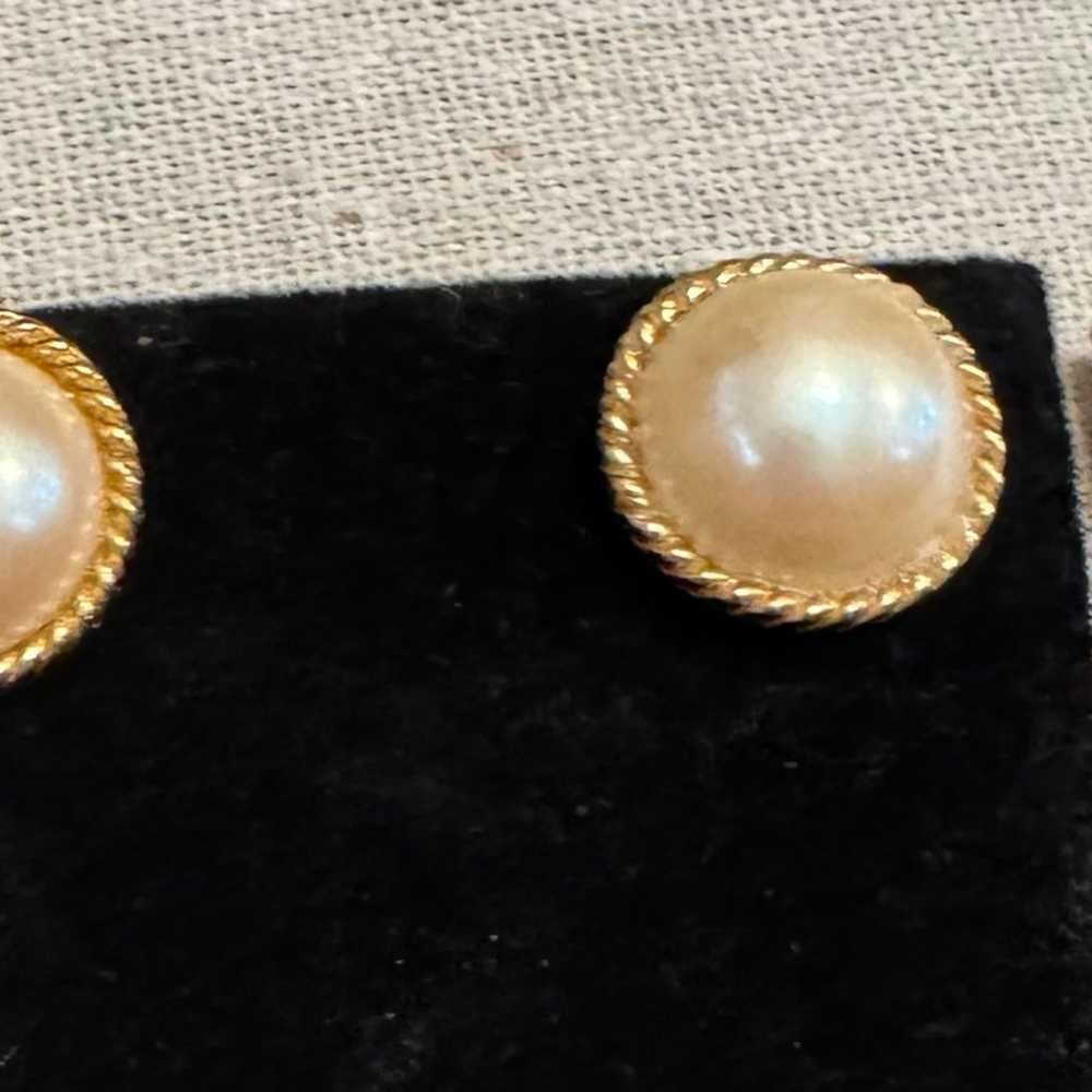 Vintage Pearl Round Earrings - image 3