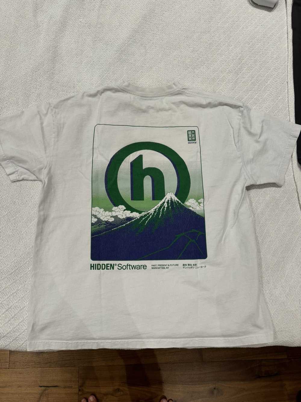 HIDDEN HIDDEN x Fiji Mountain WHITE TEE - image 2