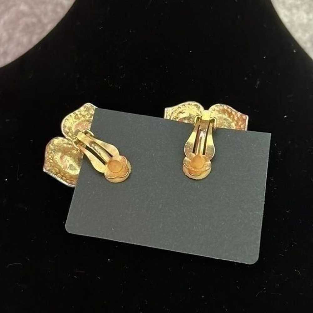 Vintage Gold and Enamel Flower Clip on earrings - image 2