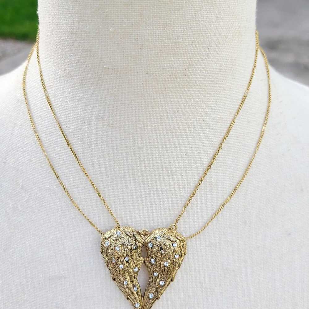 Gold tone rhinestone wings pendant - image 4