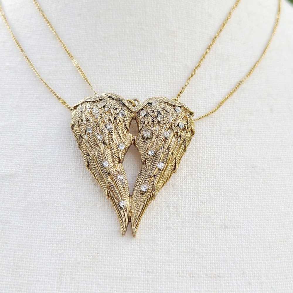 Gold tone rhinestone wings pendant - image 7