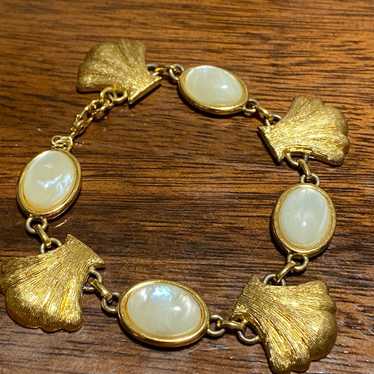 Vintage Gold tone Shell & mother of pearl Bracelet - image 1