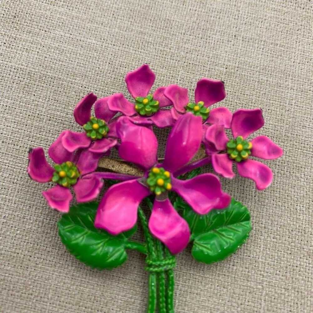 Woman’s neon Vintage metal pink 1980s flower broo… - image 2