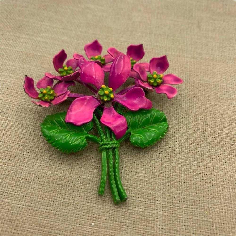 Woman’s neon Vintage metal pink 1980s flower broo… - image 3