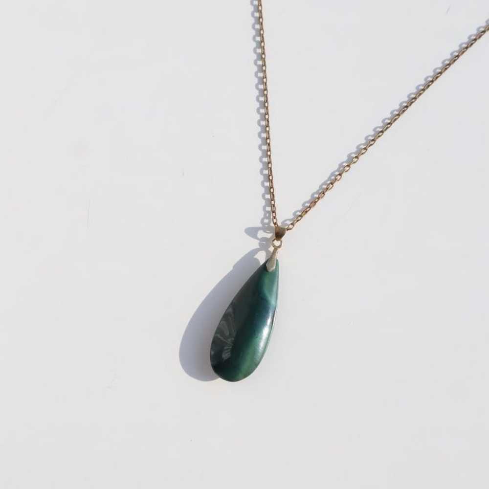 Teardrop motif green-colored stone vintage neckla… - image 3