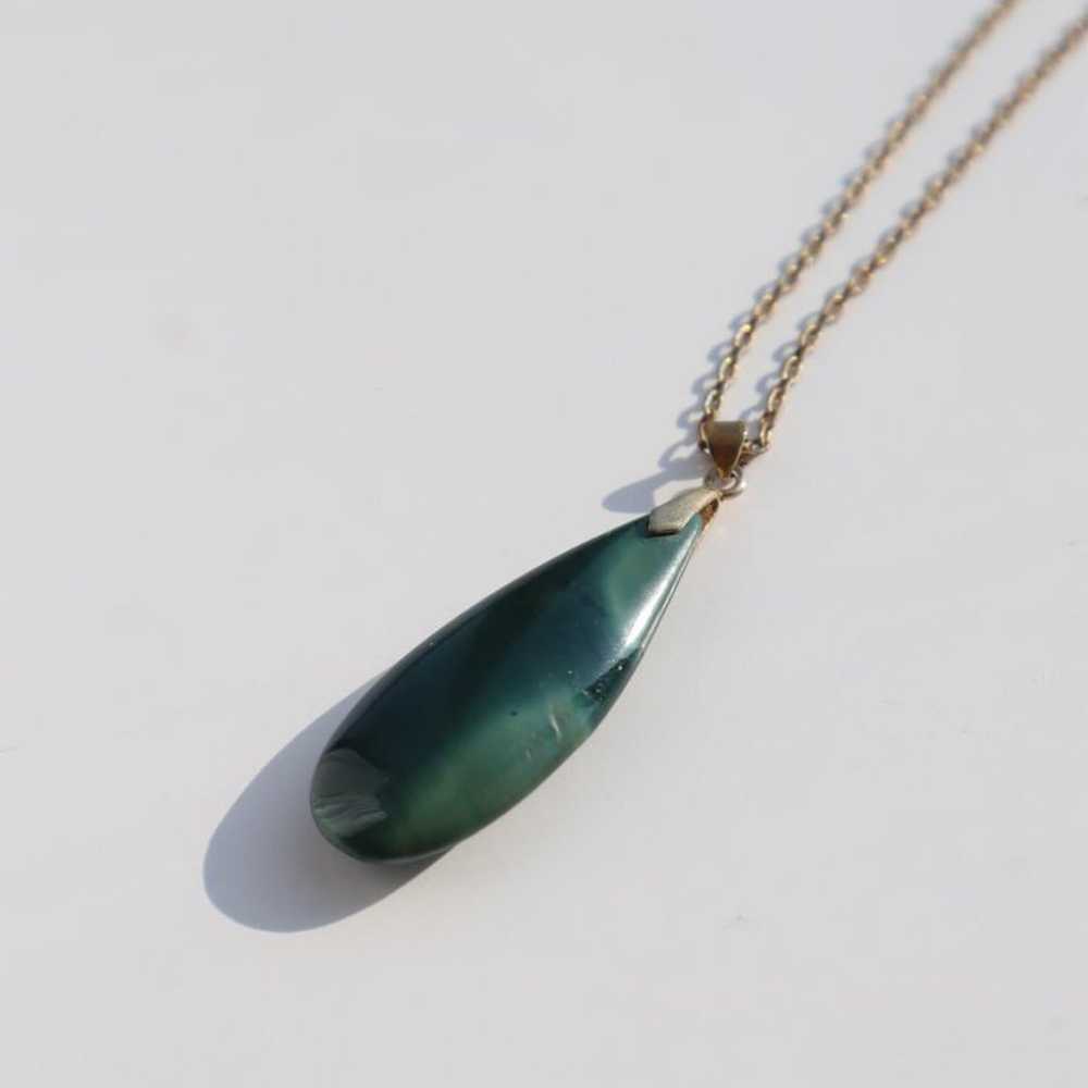 Teardrop motif green-colored stone vintage neckla… - image 4