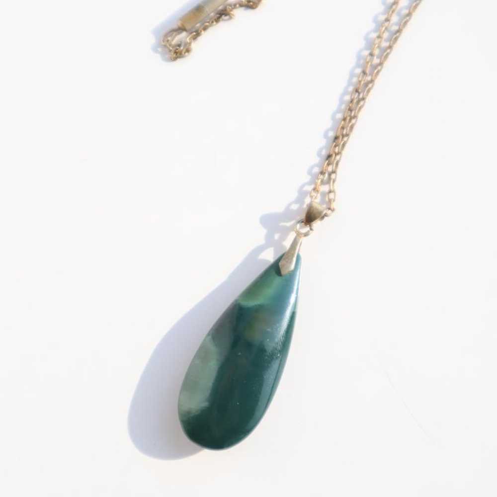 Teardrop motif green-colored stone vintage neckla… - image 6