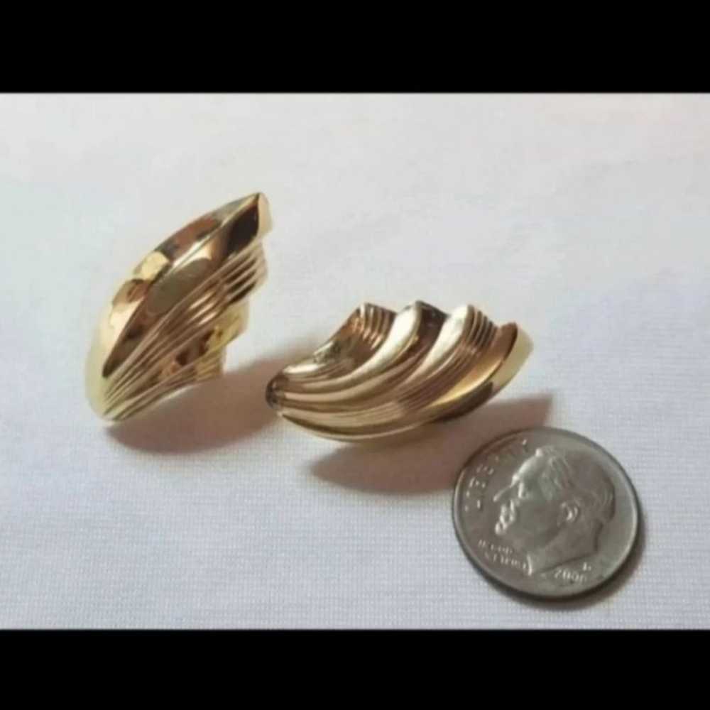 Beautiful Vintage 14K yellow gold Earrings
leave … - image 2