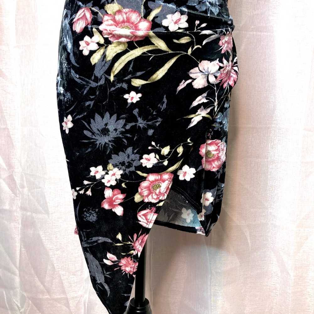 late 80s vintage velvet floral asymmetrical mini … - image 4