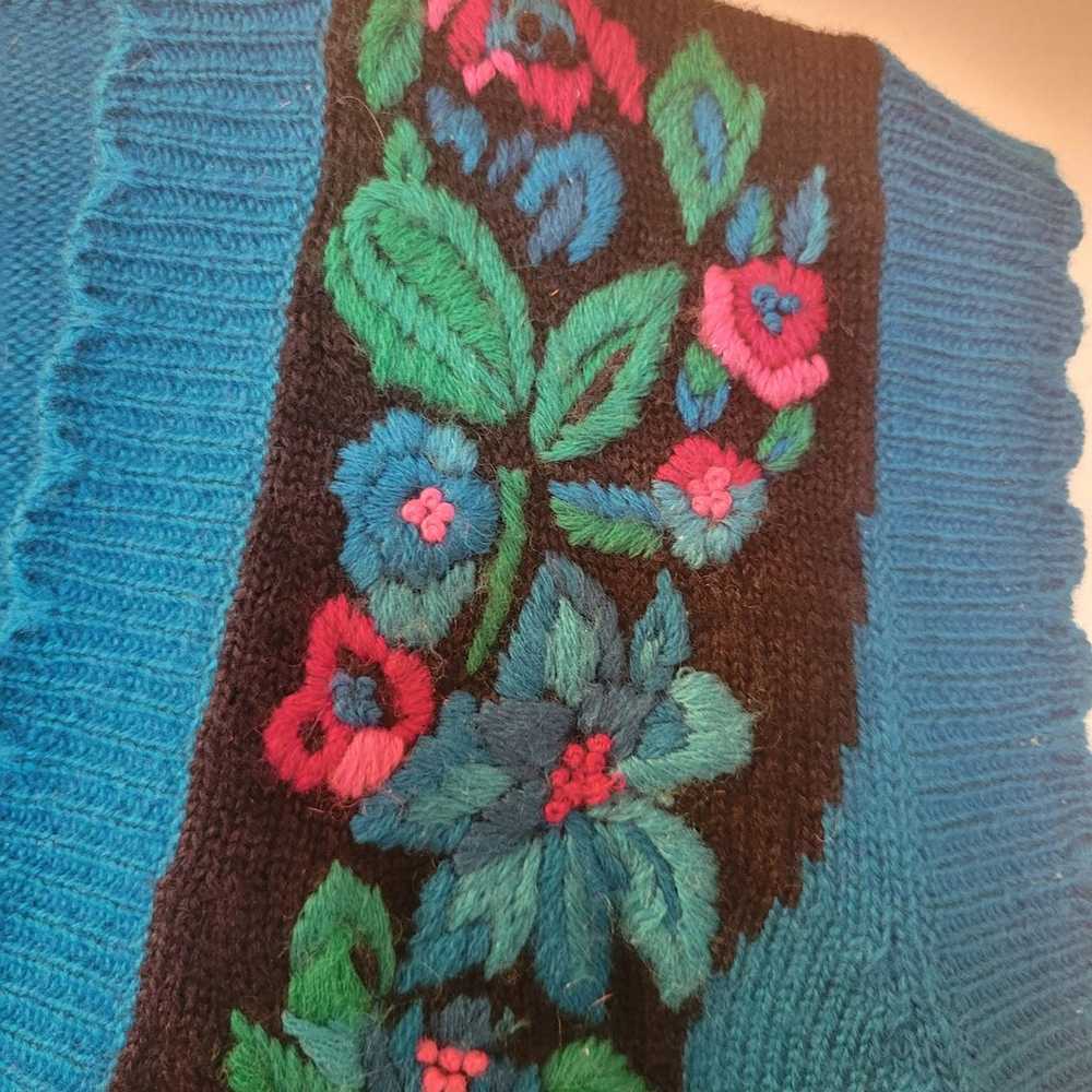 Vintage Embroidered Vest - image 3