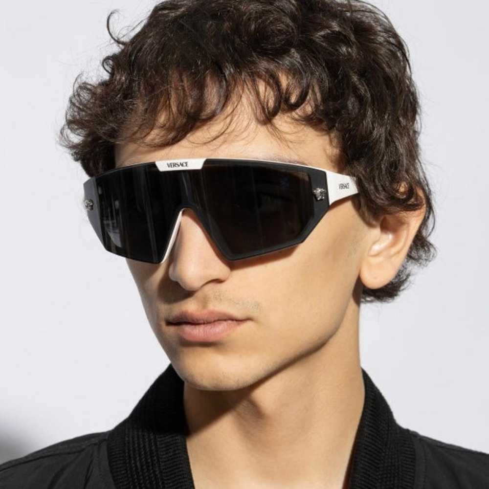 Versace Oversized sunglasses - image 5