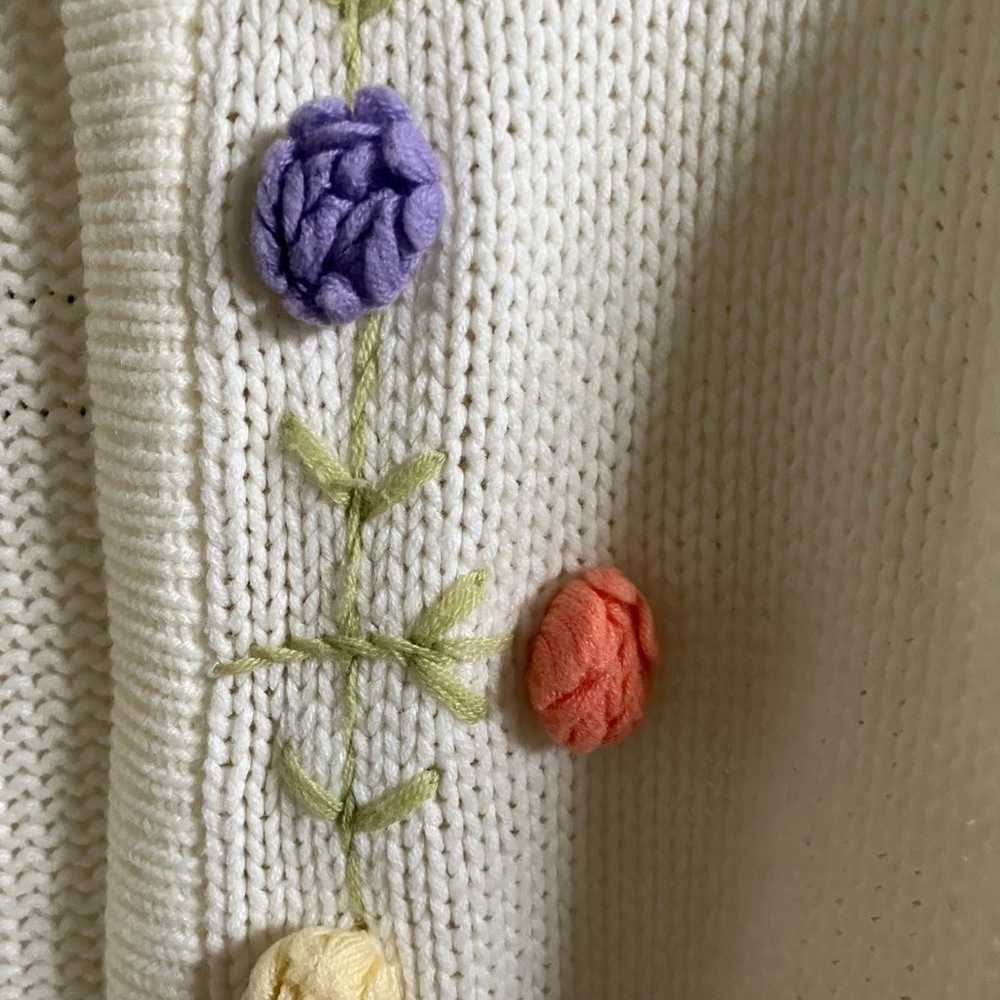 Vintage Cream Cardigan with Floral Accents - image 4