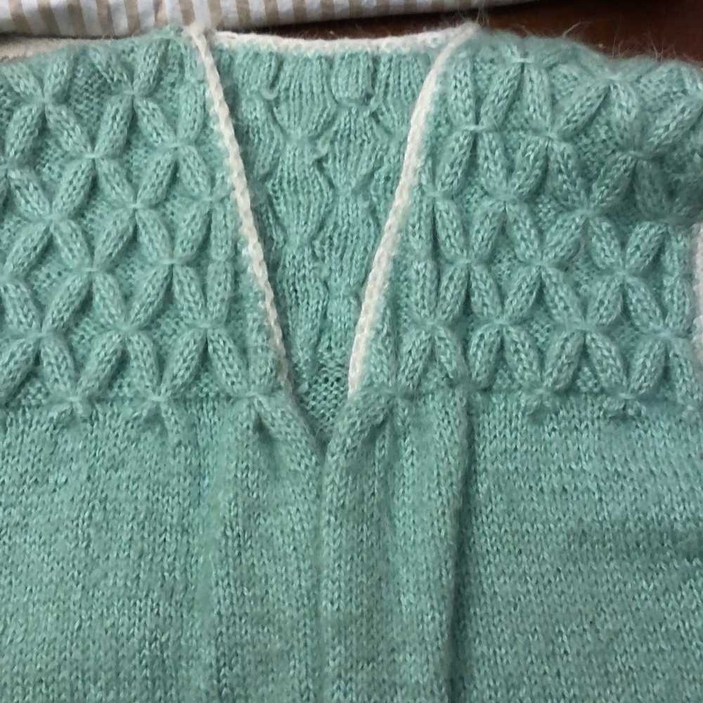 Vintage Hand knit open front green vest size medi… - image 10