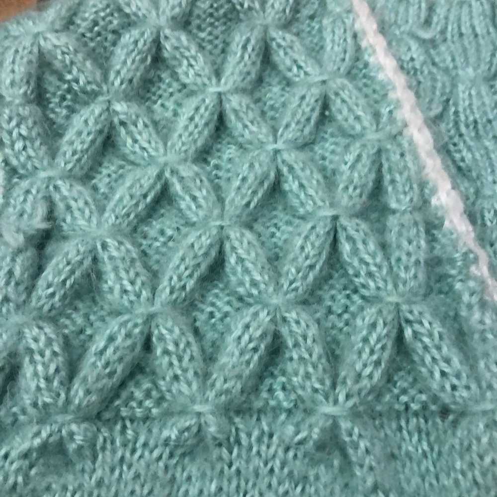 Vintage Hand knit open front green vest size medi… - image 9