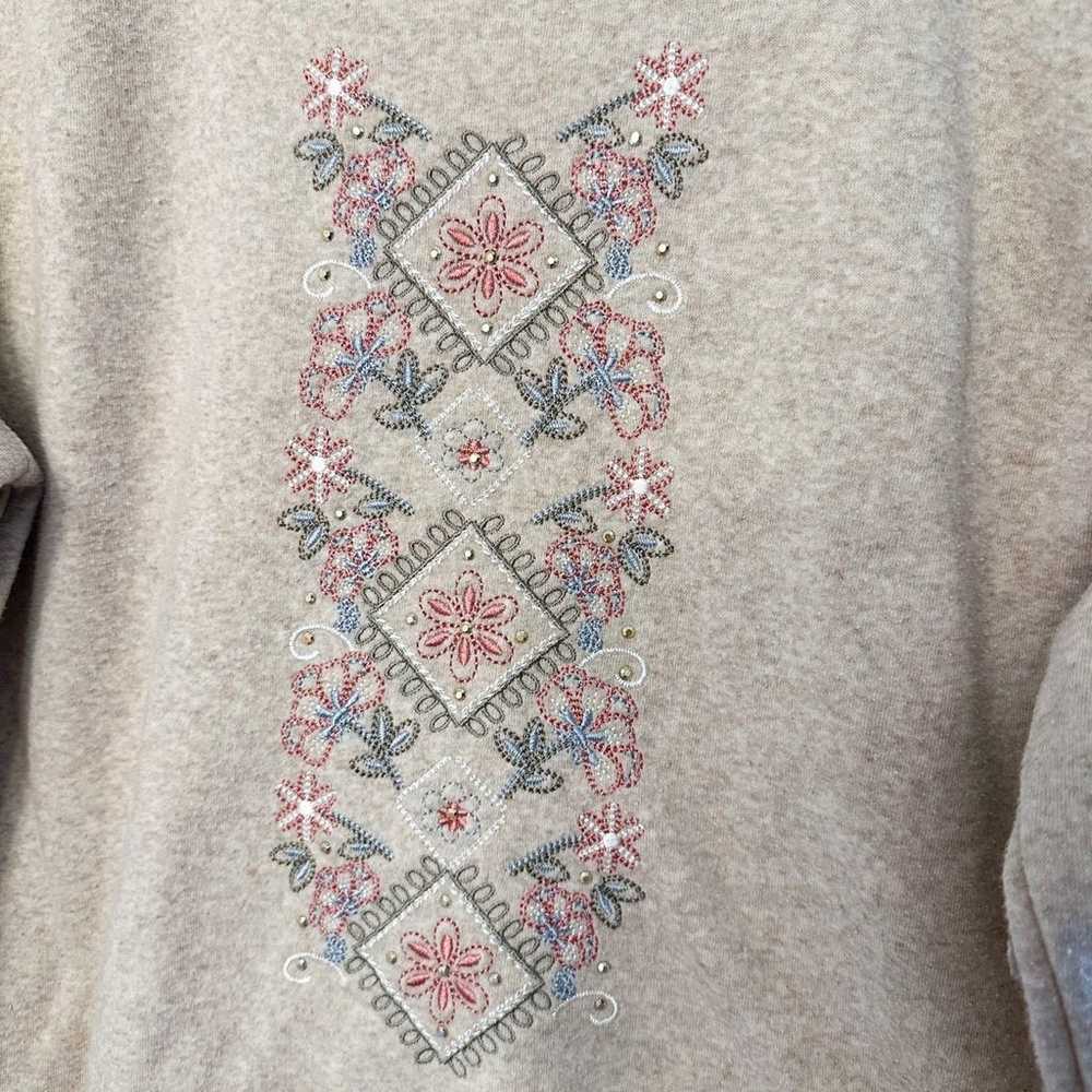 Vintage Grandma Embroidered Crewneck Sweatshirt - image 5