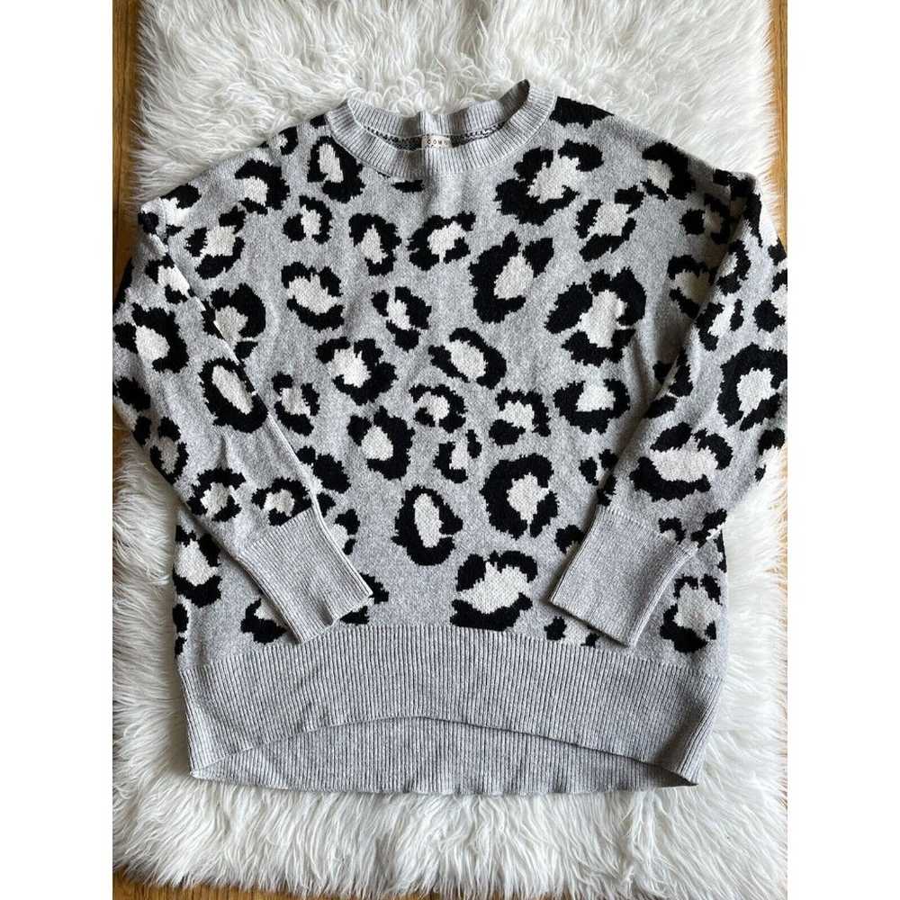 Como Vintage Woman’s Size L Gray Animal Print Swe… - image 1