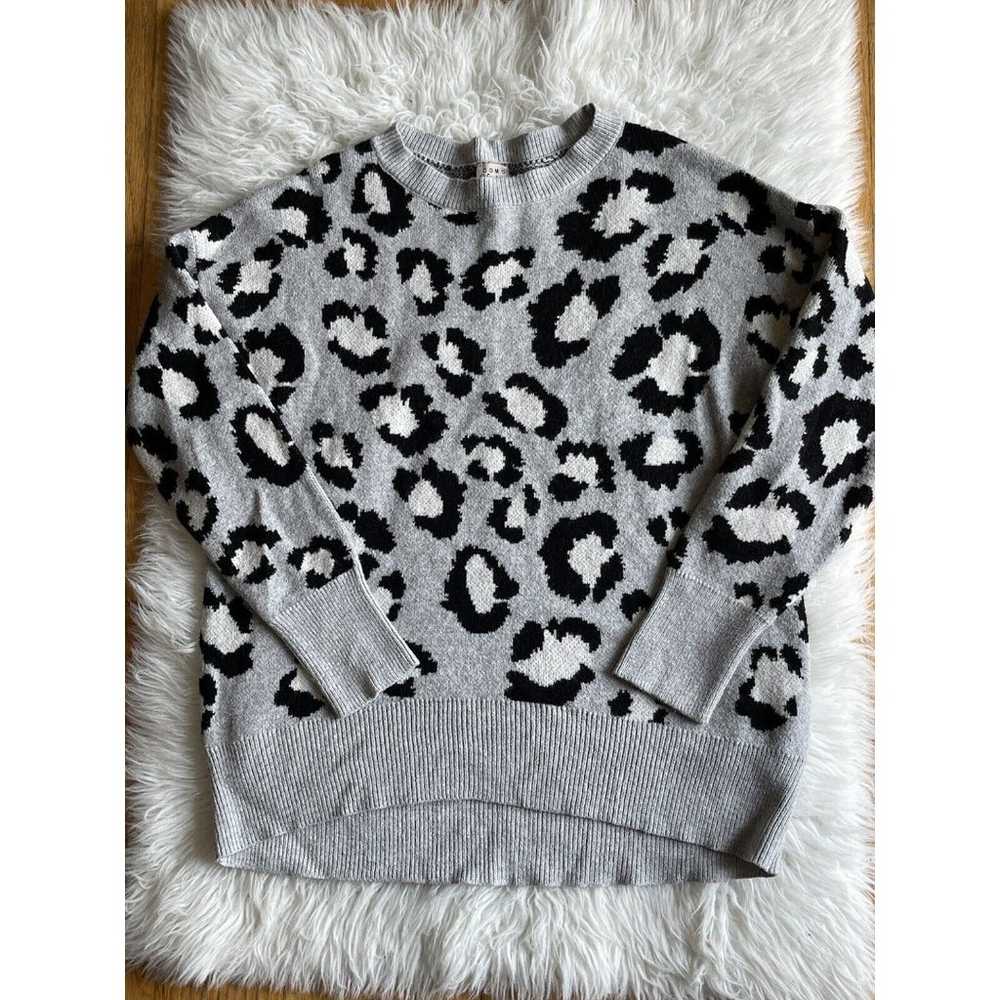 Como Vintage Woman’s Size L Gray Animal Print Swe… - image 2