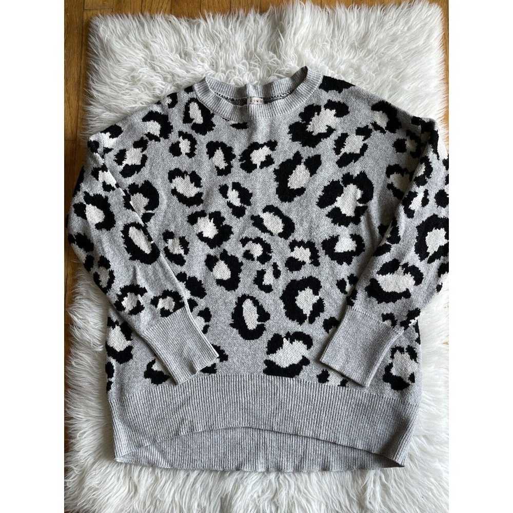 Como Vintage Woman’s Size L Gray Animal Print Swe… - image 3