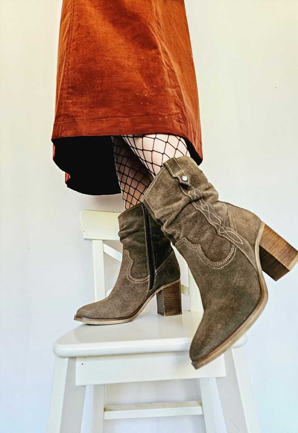 Vintage 90s retro brown faux suede cowgirl ankle … - image 1