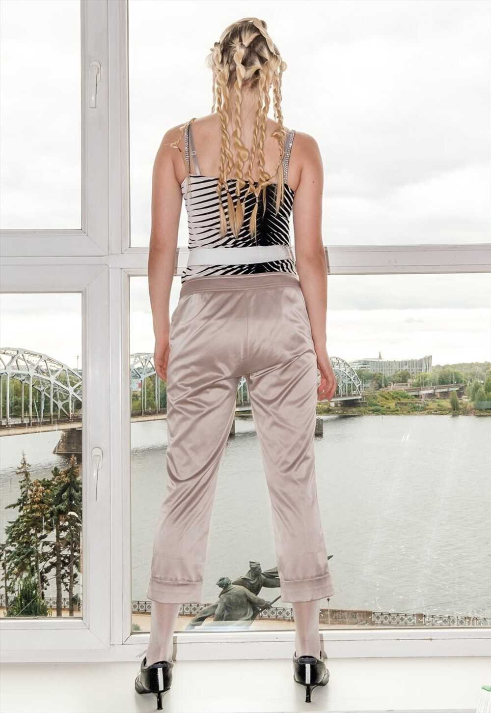 Vintage Y2K sensual shiny cropped trousers in cre… - image 3