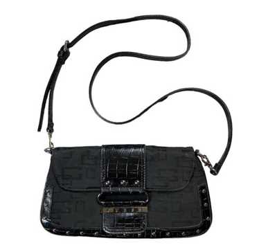 00s y2k Guess ブラックレザー ショルダーバッグ グランジ 00s archive GUESS shoulder bag Y2k - メルカリ