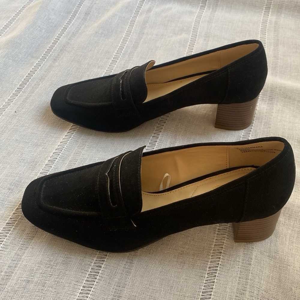 Liz Claiborne NWOT faux suede loafer heels. - image 9