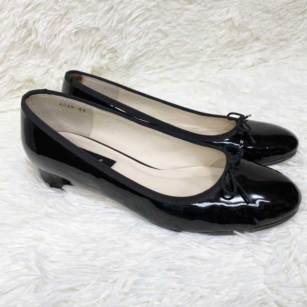 agnes b Agnes B Enamel Pumps Ribbon Motif Round T… - image 4