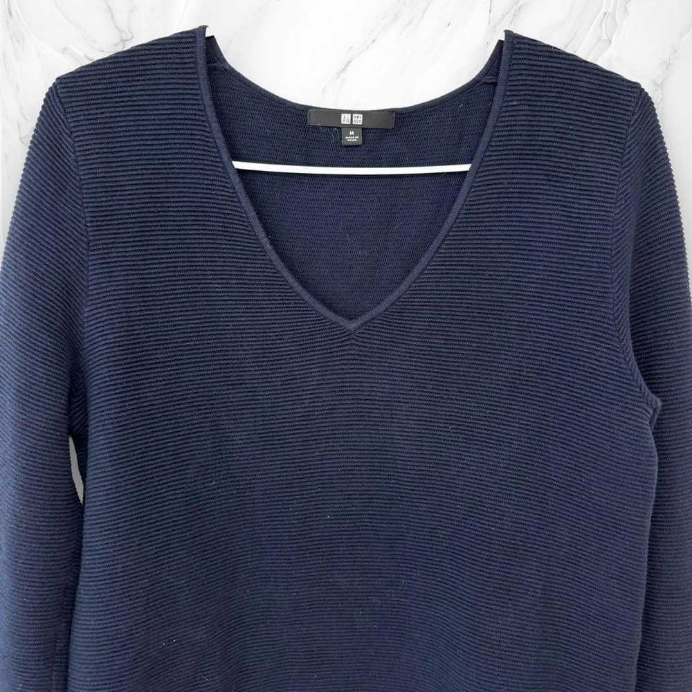 UNIQLO long-sleeve navy V-neck cutsew relaxed cas… - image 4