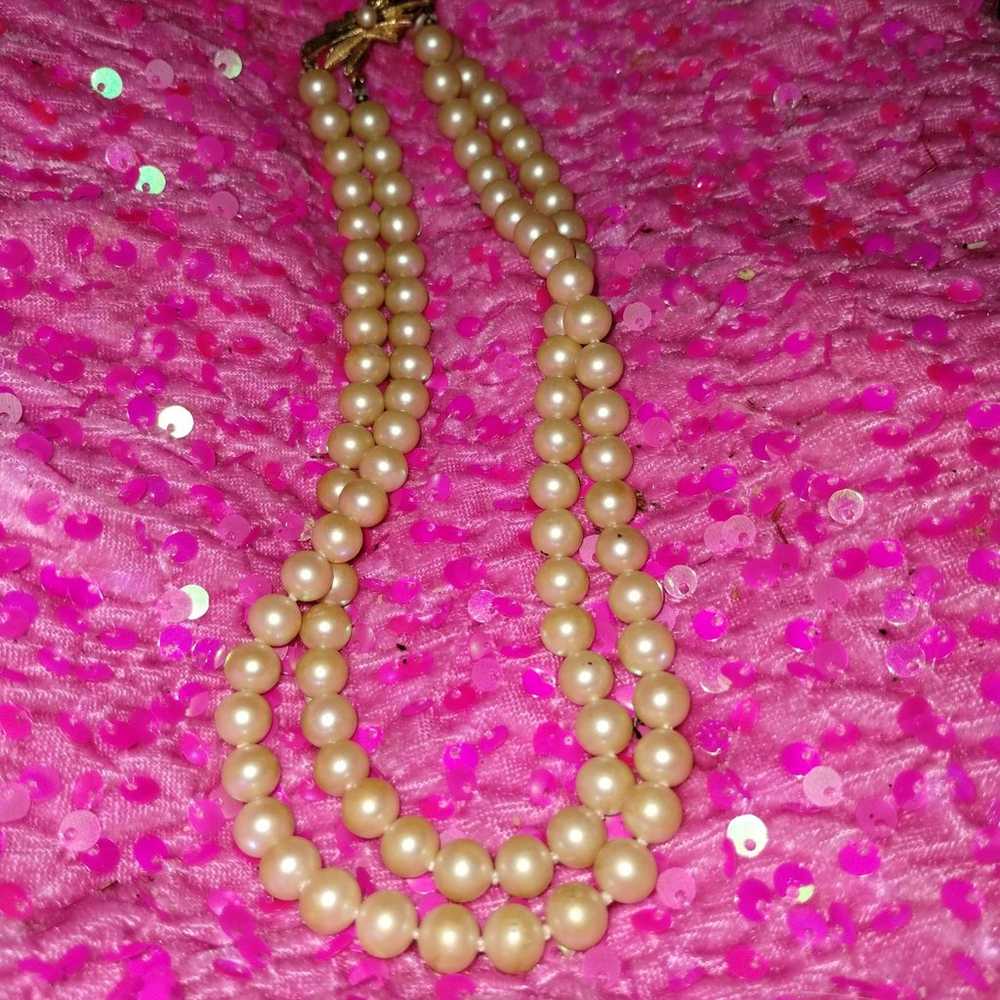 Beautiful vintage 1950s Pearl necklace double str… - image 1