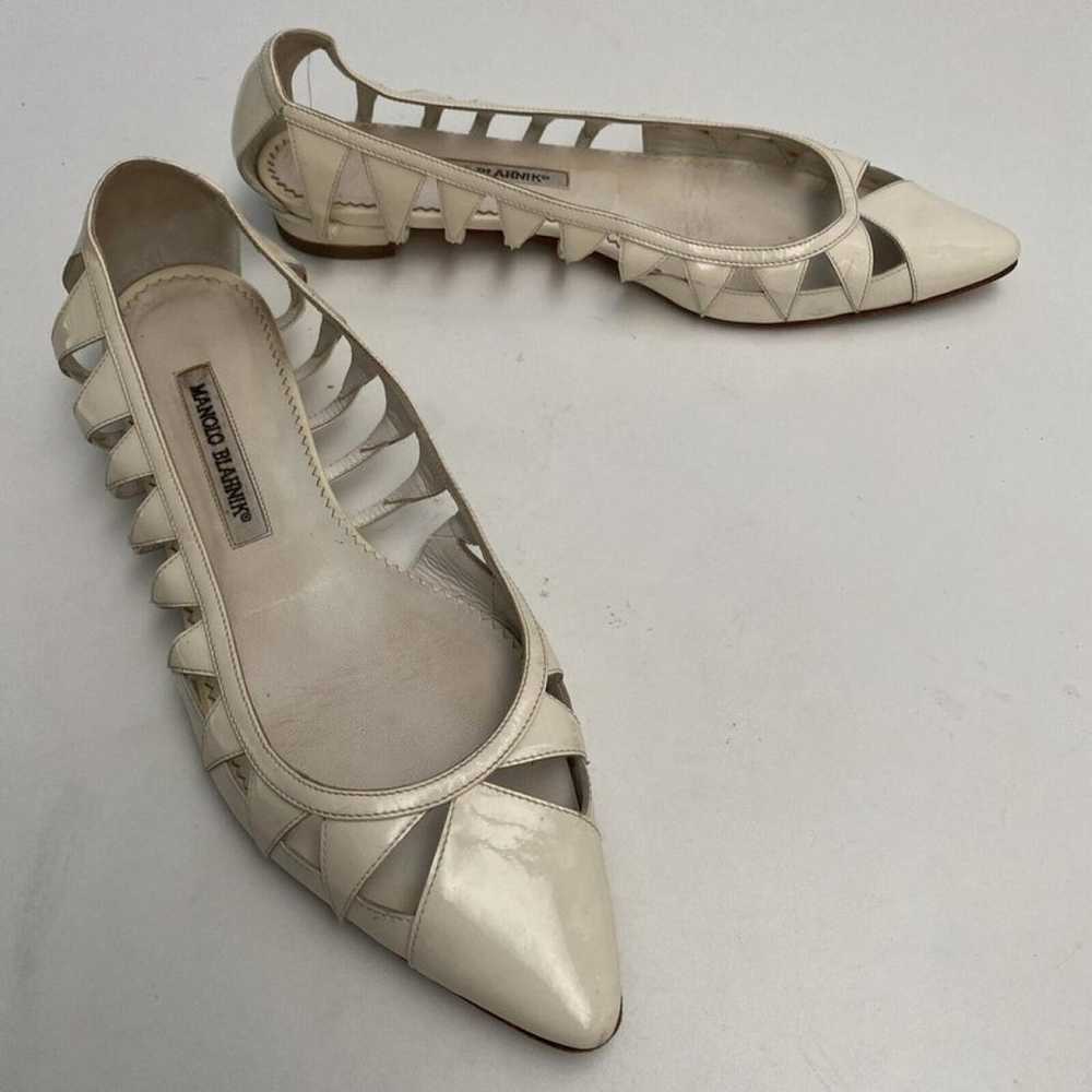 Manolo Blahnik Patent leather flats - image 4