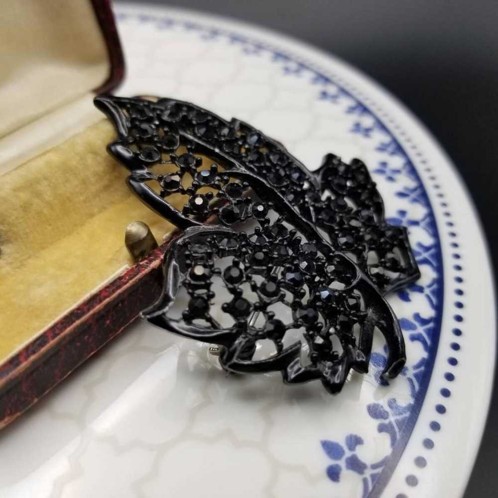 Black grape leaf motif brooch with black rhinesto… - image 3