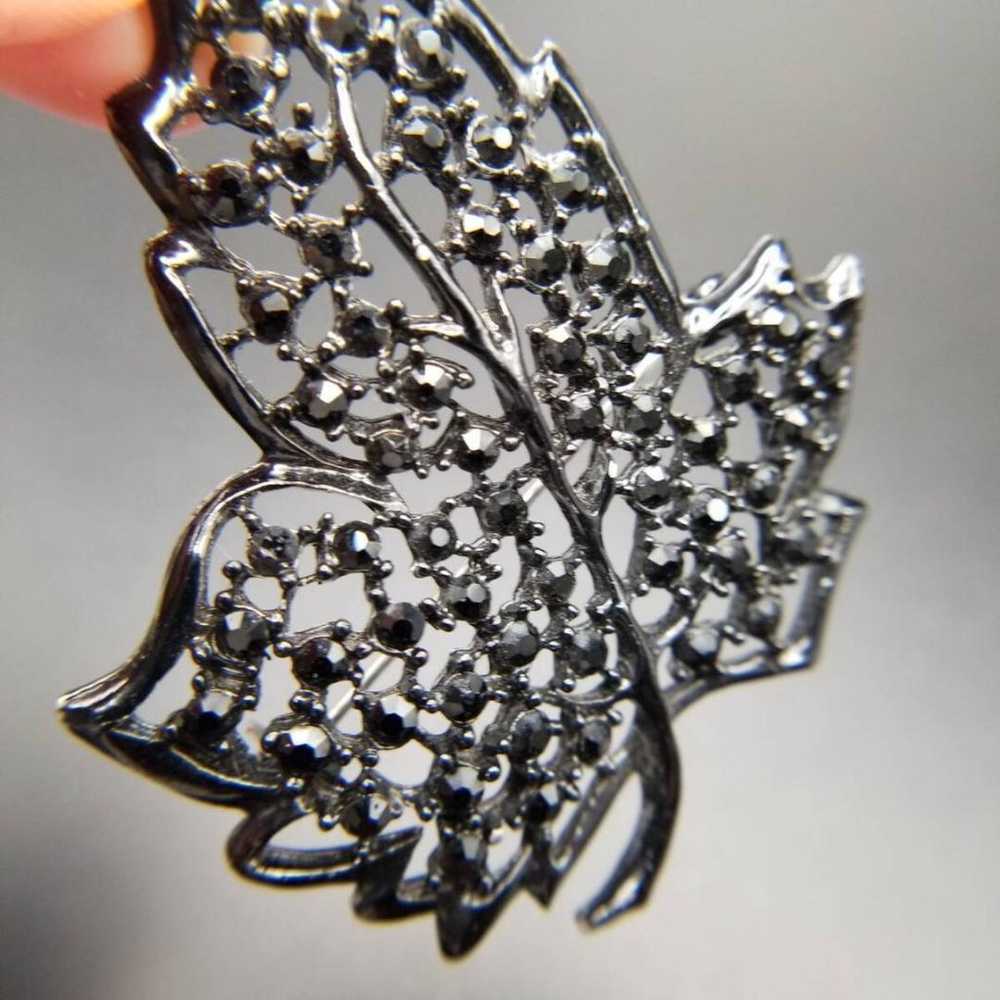 Black grape leaf motif brooch with black rhinesto… - image 9