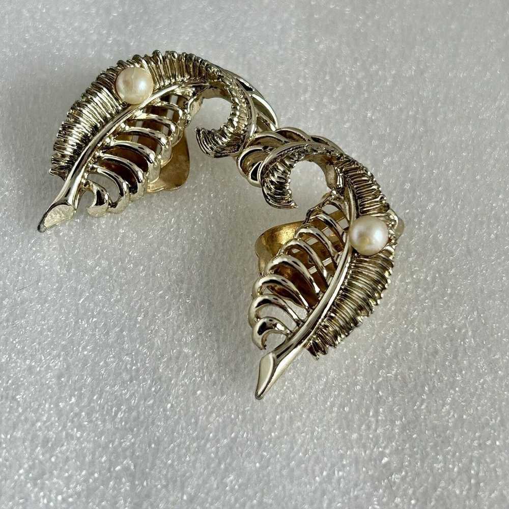 Vintage Marboux Feather Clip Earrings Gold Tone - image 5