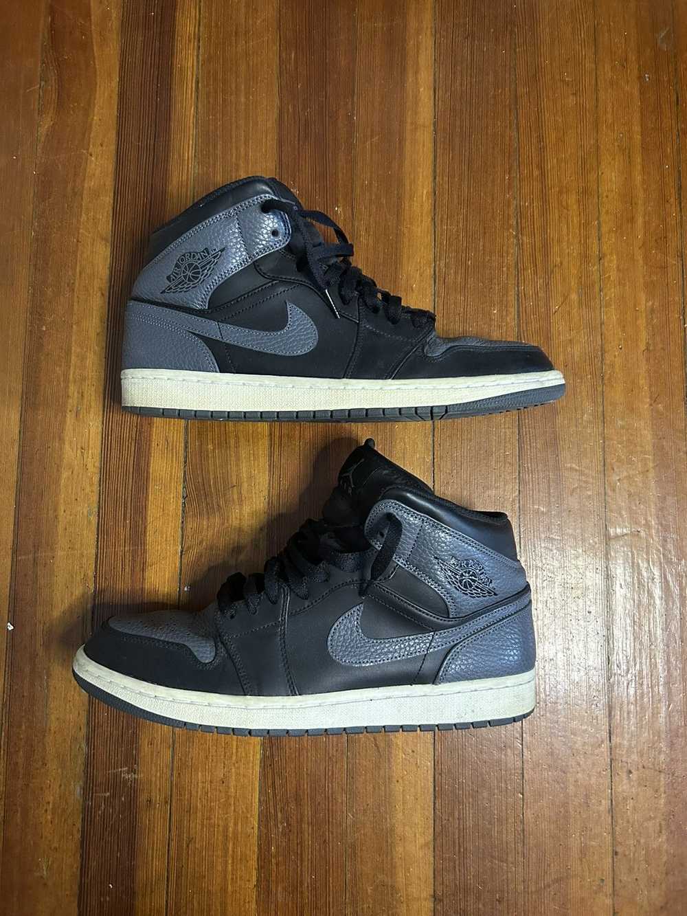 Jordan Brand Jordan 1 Retro Mid - image 1