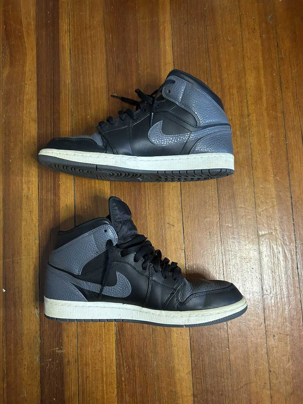 Jordan Brand Jordan 1 Retro Mid - image 2