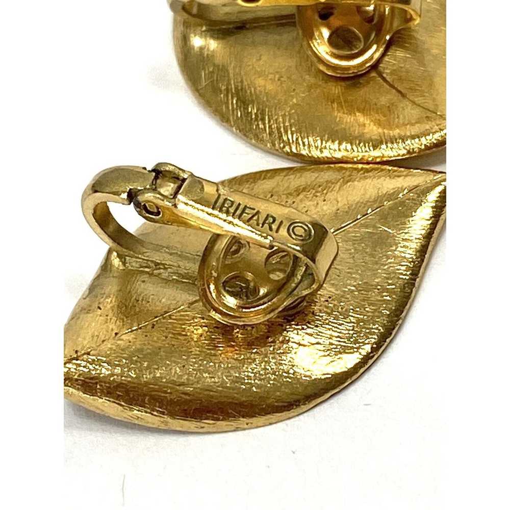 Crown Trifary Clip Ons Earrings Gold Tone Leaves … - image 11