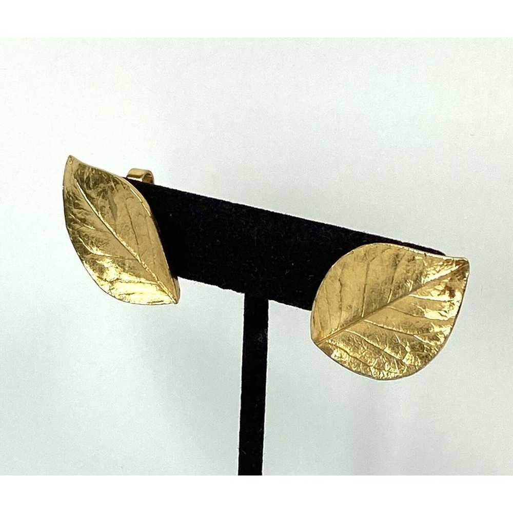 Crown Trifary Clip Ons Earrings Gold Tone Leaves … - image 2