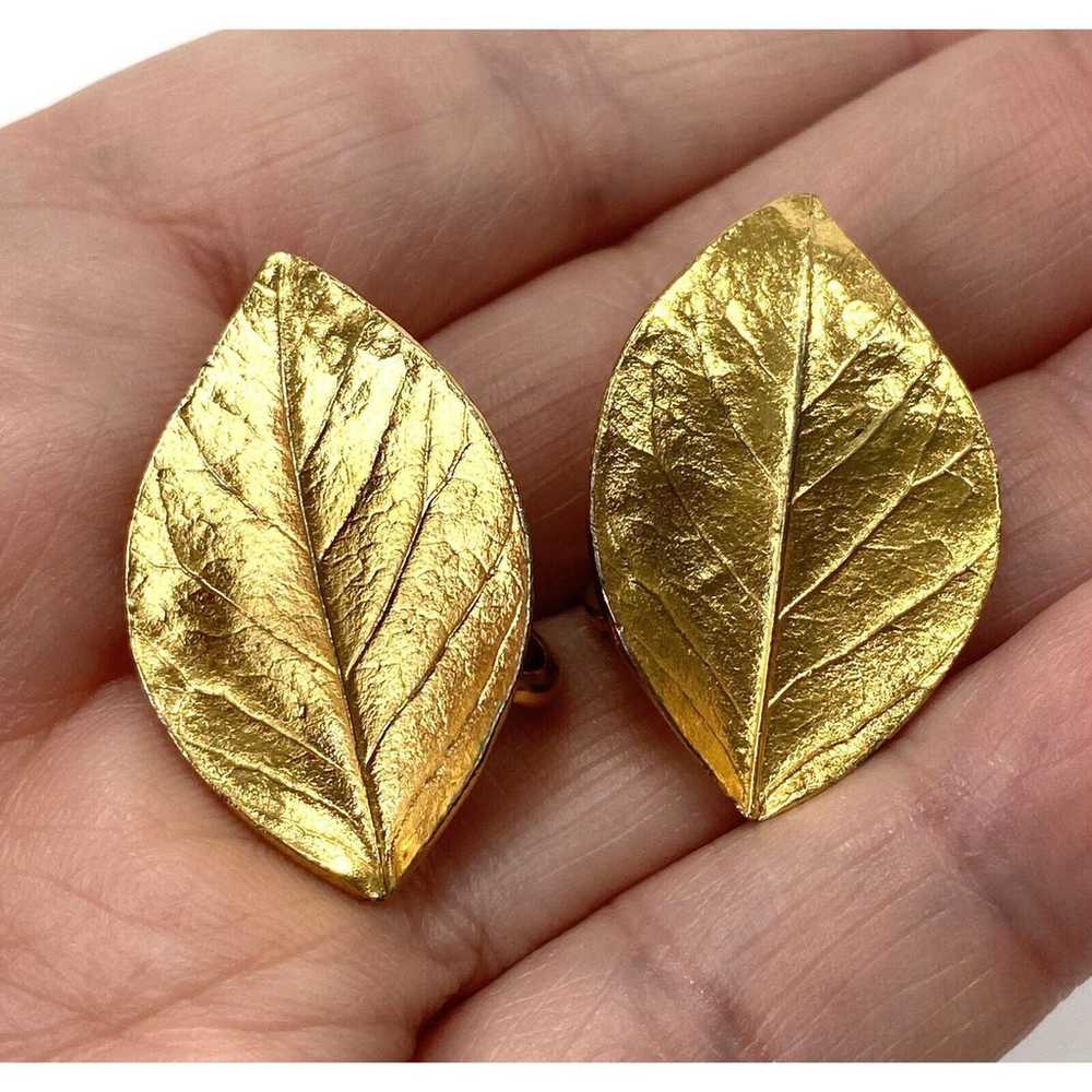 Crown Trifary Clip Ons Earrings Gold Tone Leaves … - image 8