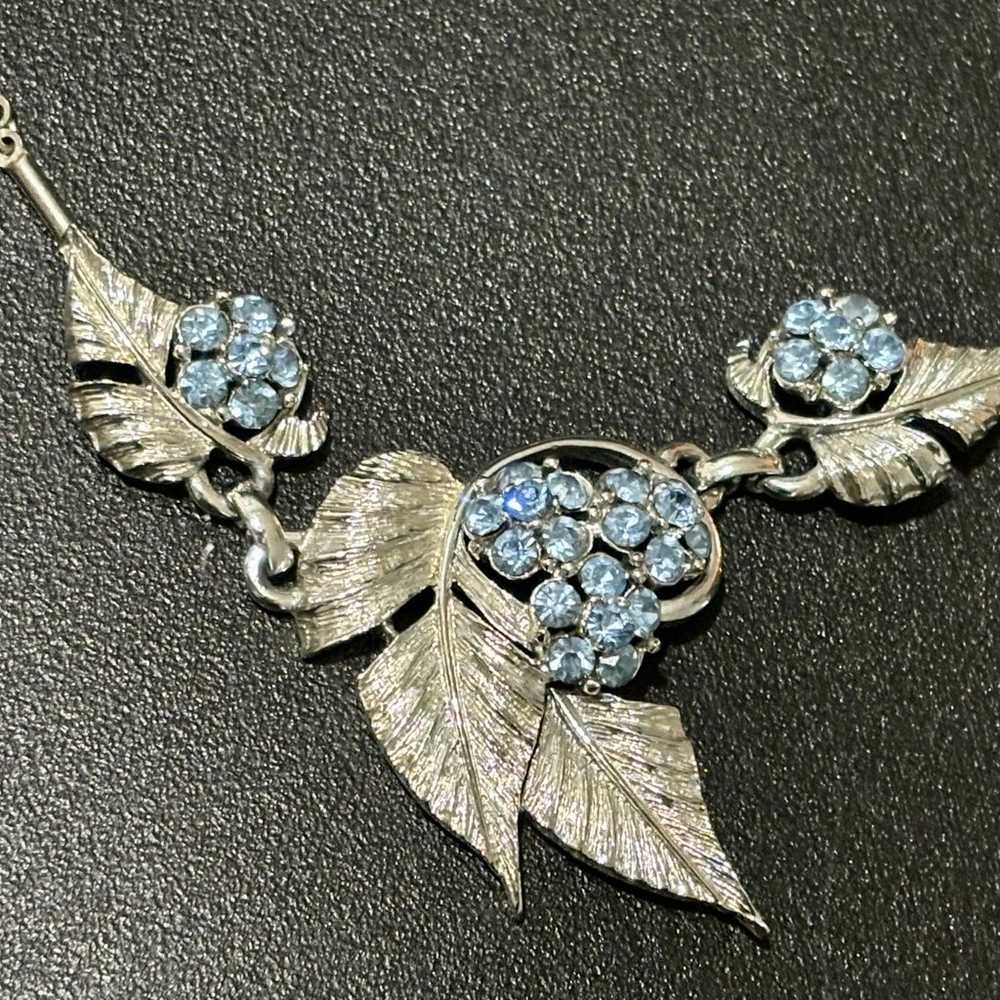 Vintage 1950's Blue Rhinestone Silver Floral Neck… - image 1