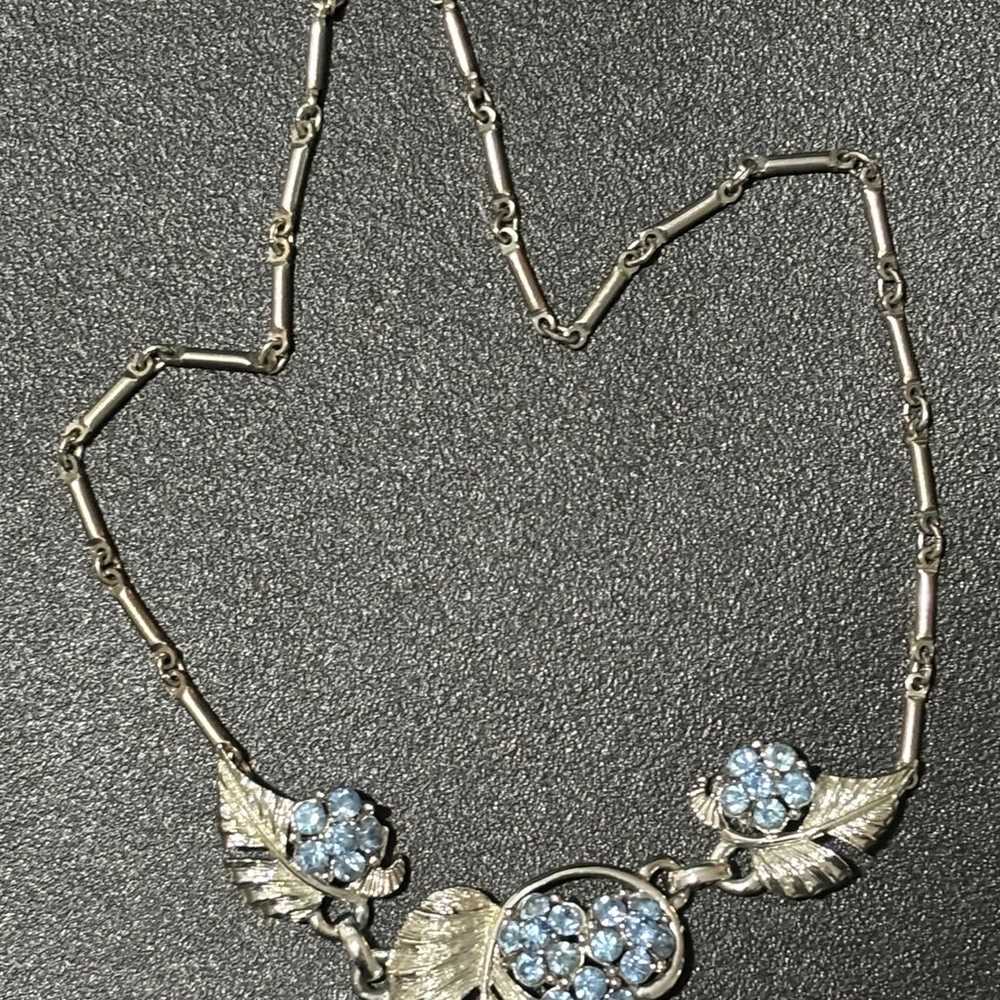 Vintage 1950's Blue Rhinestone Silver Floral Neck… - image 4