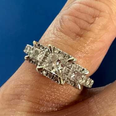 Beautiful! 10K White Gold Diamond Ring -Size 5