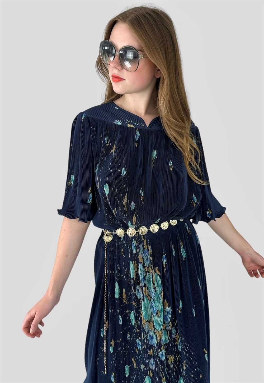 1980's Vintage Pleated Blue Floral Ladies Midi Dr… - image 2