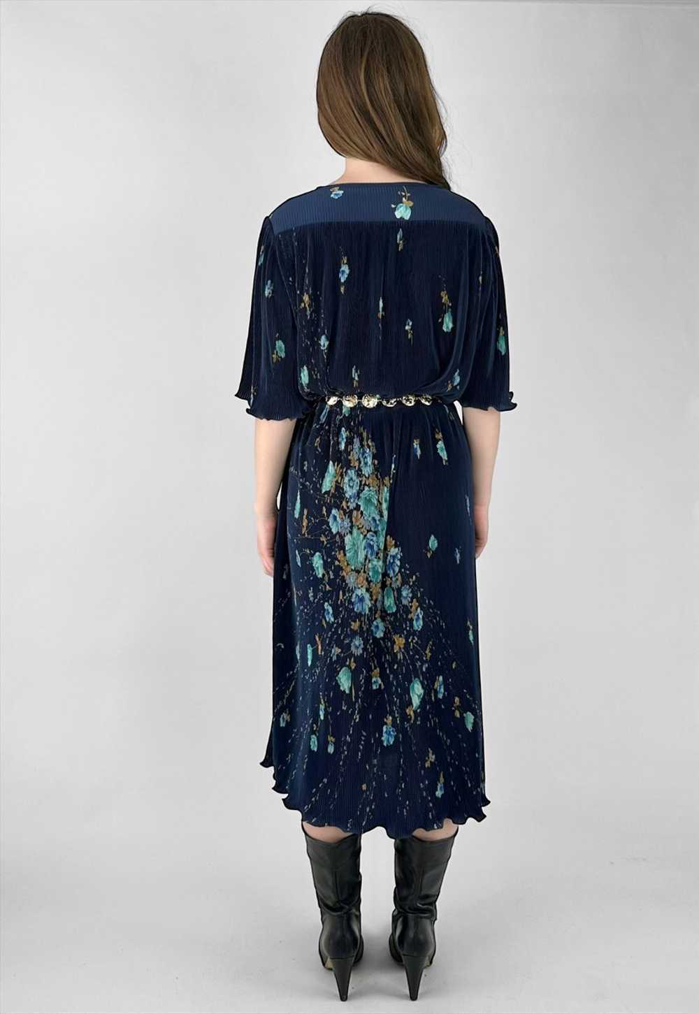 1980's Vintage Pleated Blue Floral Ladies Midi Dr… - image 3