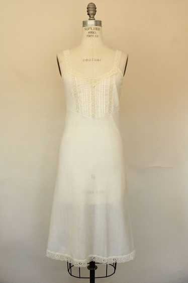 Vintage 1970s 1980s Deena White Full Slip, Size 32