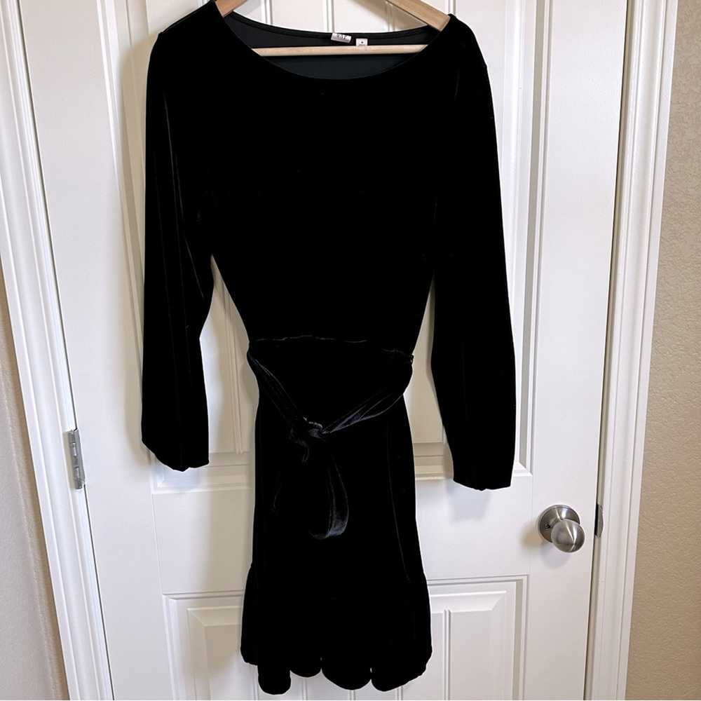 Gap women’s dress medium black velvet tie waist - image 2